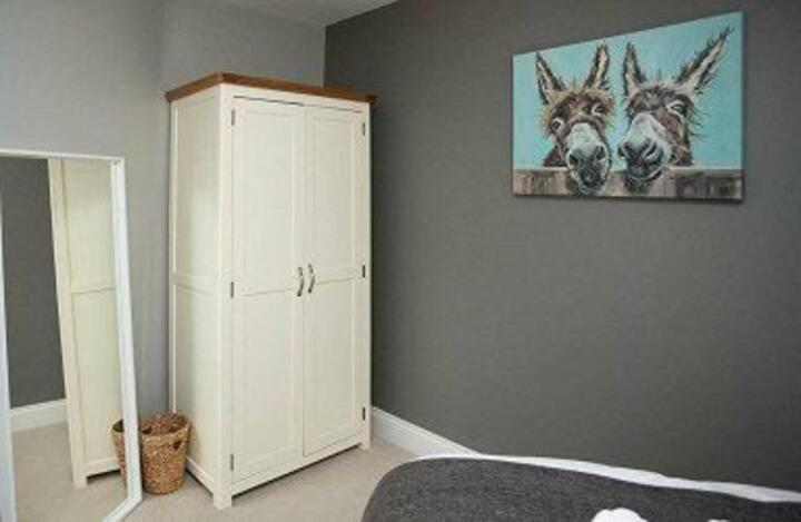 Amazing 3 Bedroom Home, Prime Bt1 Postcode And City Centre Location Белфаст Екстер'єр фото